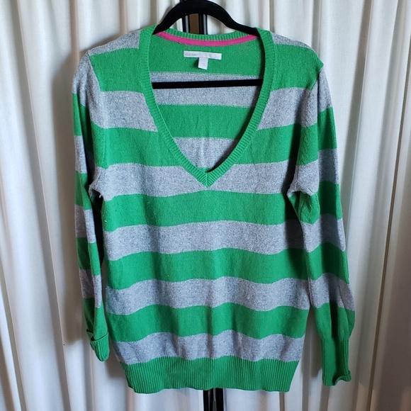 Old Navy Tops - Old Navy L vneck gray/green long sleeve sweater